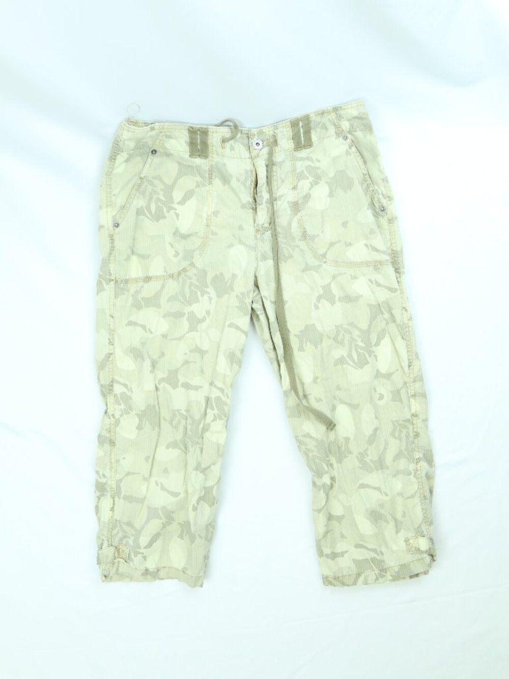 Women's Light Camo Capri Size 10